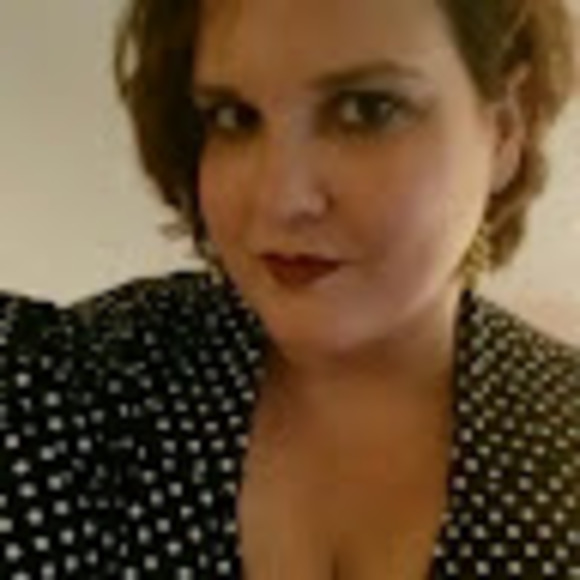 Meet your Posher, Nicole - Picture 1 of 1